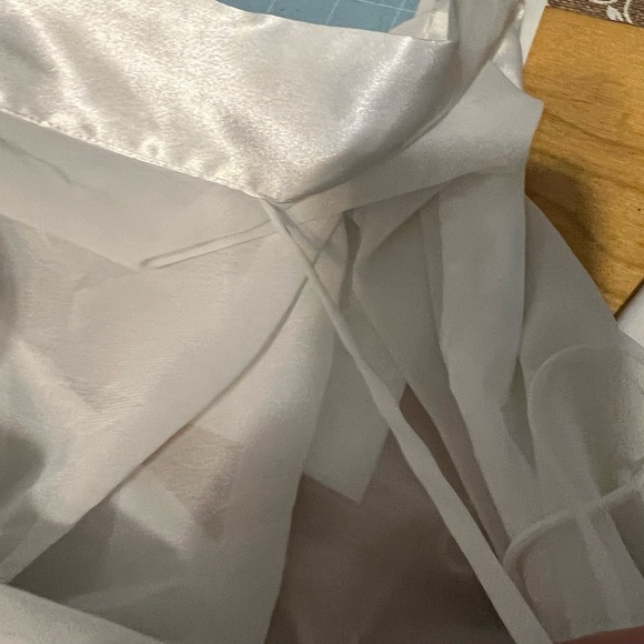 🌸Womans sheer & satin robe🌸 3/$25 Spring clearance sale - Picture 8 of 8